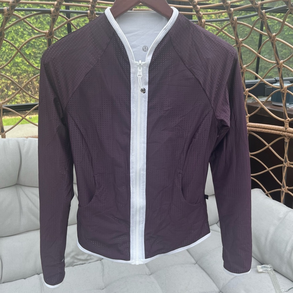 Lululemon reversible fitted jacket in size 6 (FITS SNUG!).